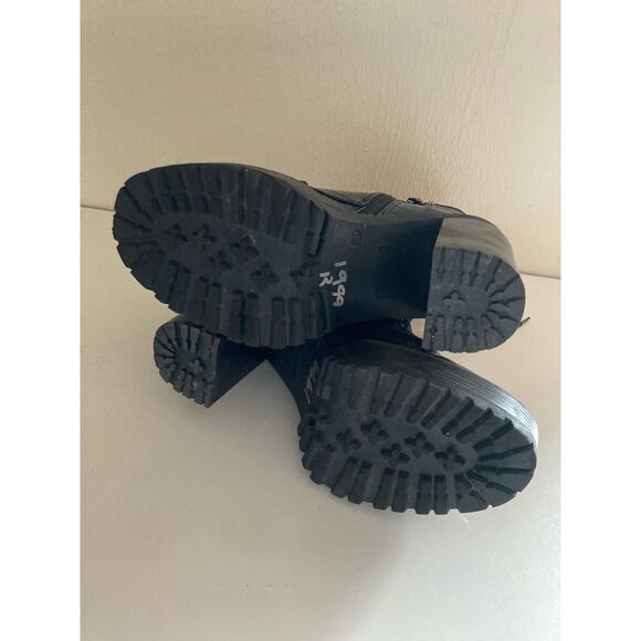 GUESS Women's Kaniela Ankle Boot Black Faux Crocodile Size 9M Booties - Picture 8 of 9